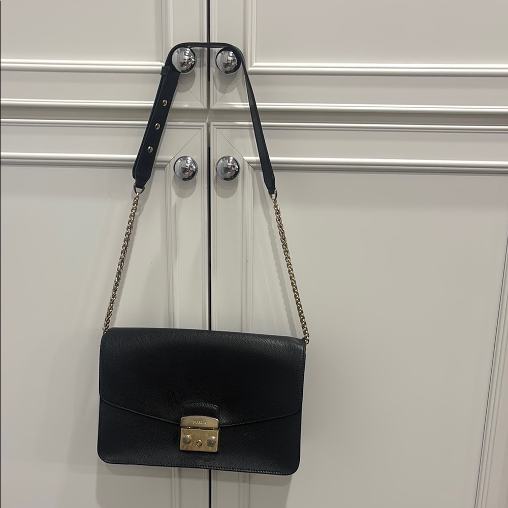 FURLA Elegant Black Leather Chain Bag